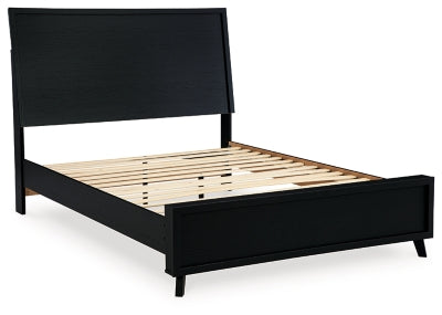 Danziar- Queen Panel Bed