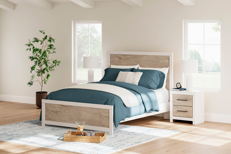 Charbitt Queen Panel Bed