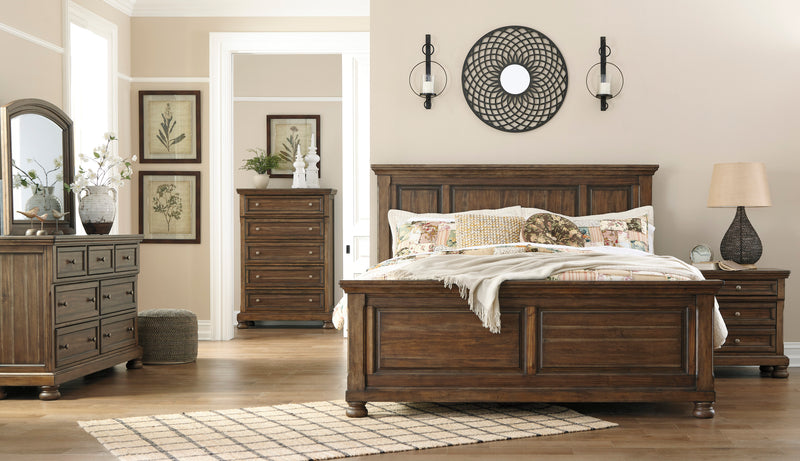 Flynnter King Panel Bedroom (Mattress & Lamp)