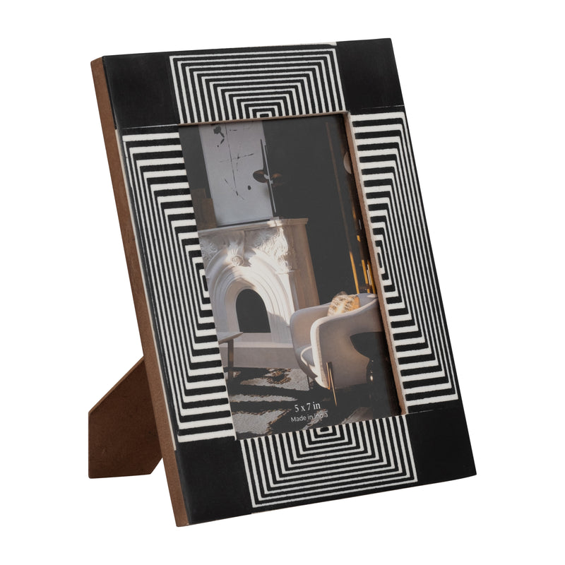 RESIN, 5X7 GEO LINES PHOTO FRAME, BLACK/WHITE